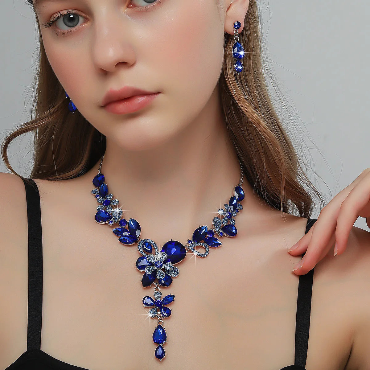 High-End Zircon Diamond Geometric Necklace & Earrings Set  Stylish Clavicle Chain for Wholesale Accessories