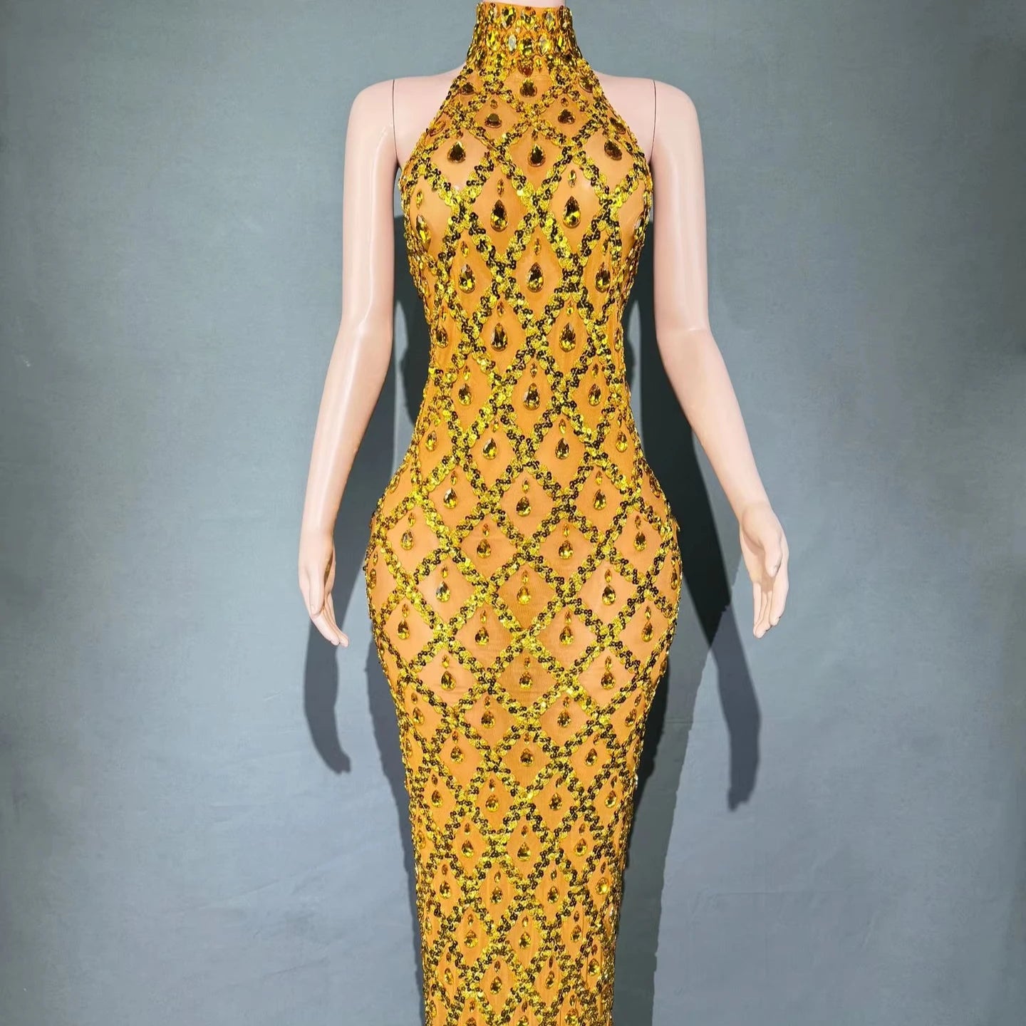 2025 New Fashion Stunning Sleeveless Rhinestone Evening Gown Elegant Hanging Neck Fishtail Dress