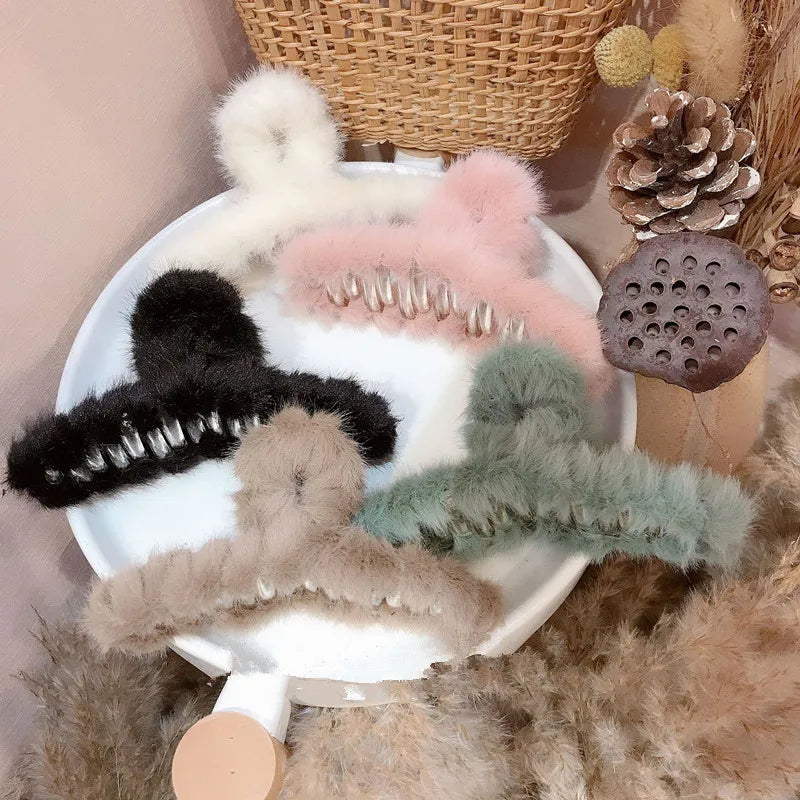 Wholesale Fashion Winter Korean Large Fur Hair Claw Clip Elegent Women Girls Hair Claw for Thick Hair