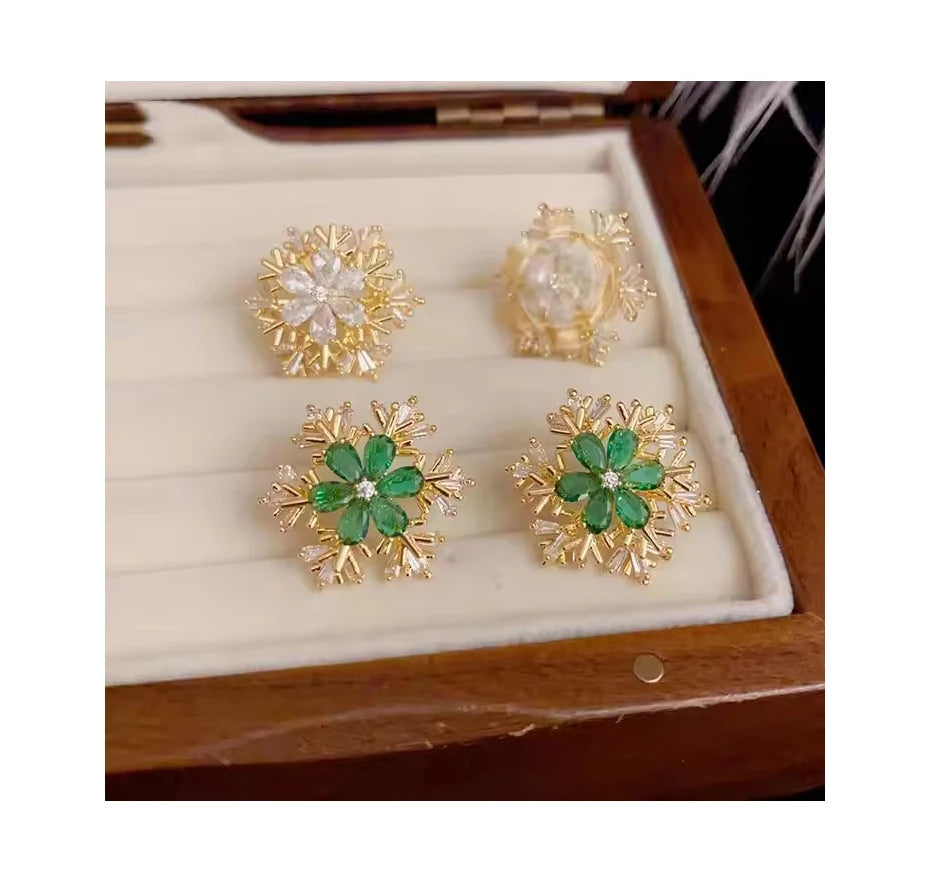 Hot Selling Rotating Christmas Snowflake Stud Earrings Green Crystal Tiny Stone Cubic Zircon Flower Earrings for Women