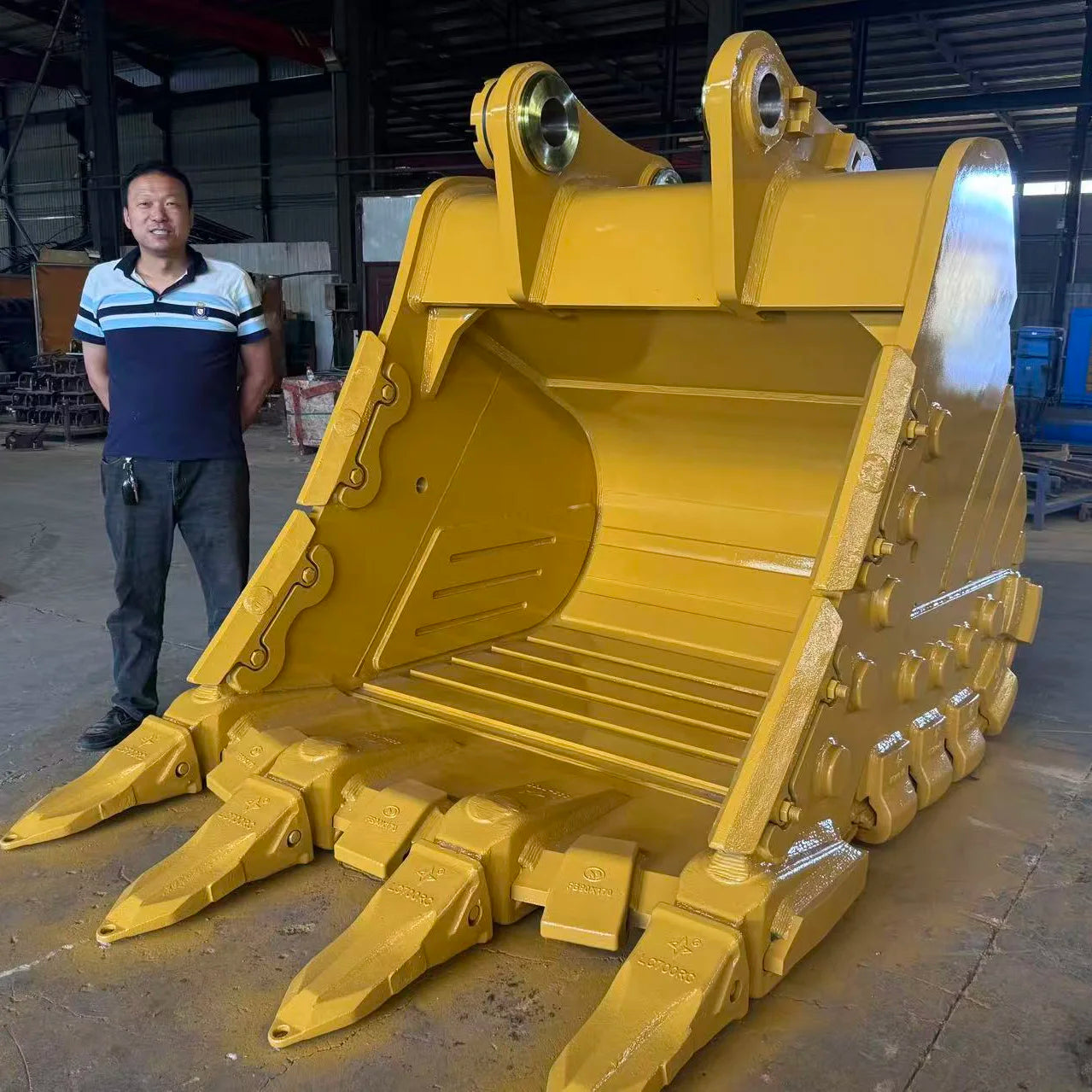 China Factory Direct Excavator Rock Bucket Heavy Duty Mining Bucket with 1 Year Warranty