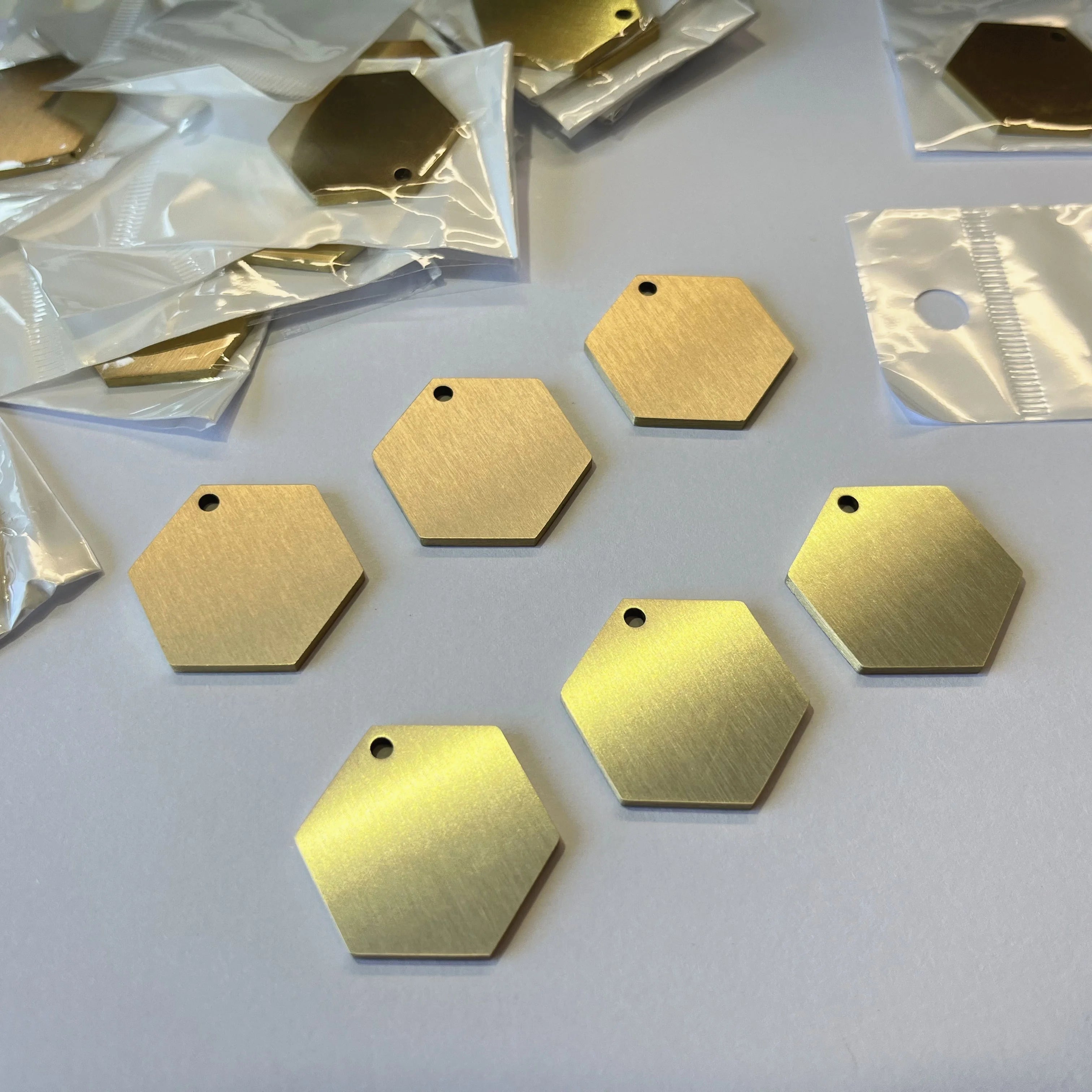 Creative Hexagon Shaped Wire-Drawn Brass Pet Tag Hexagonal Metal Blank Customizable ID Tag for Cats and Dogs Metal Pet Accessory