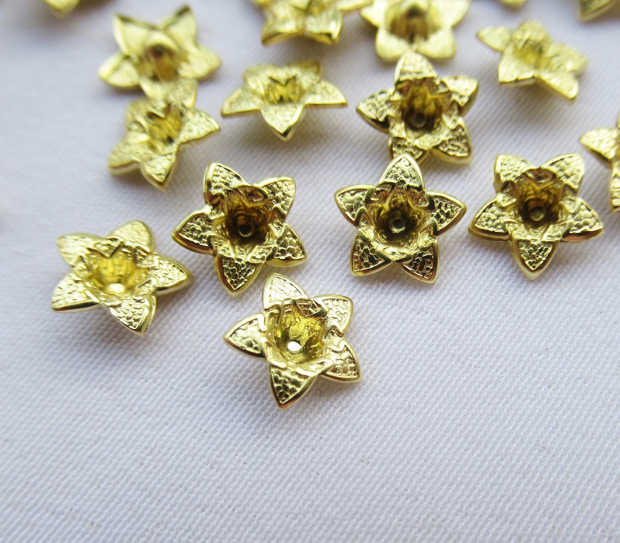 500pcs/pack Tiny Cypress Vine BeadCaps No Hole 7mm Brass Floral BeadCap