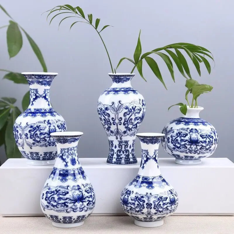Retro Chinese Style Mini Handmade Blue and White Porcelain Art Desktop Decoration Flower Ornaments Hydroponic Plant Vase