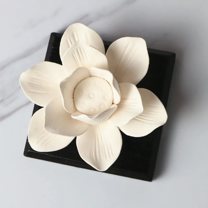 Wholesale Home Decoration Air Freshener White Scented Ceramic Flower Aroma Plaster Porcelain Fragrance Essential Oil Diffuser