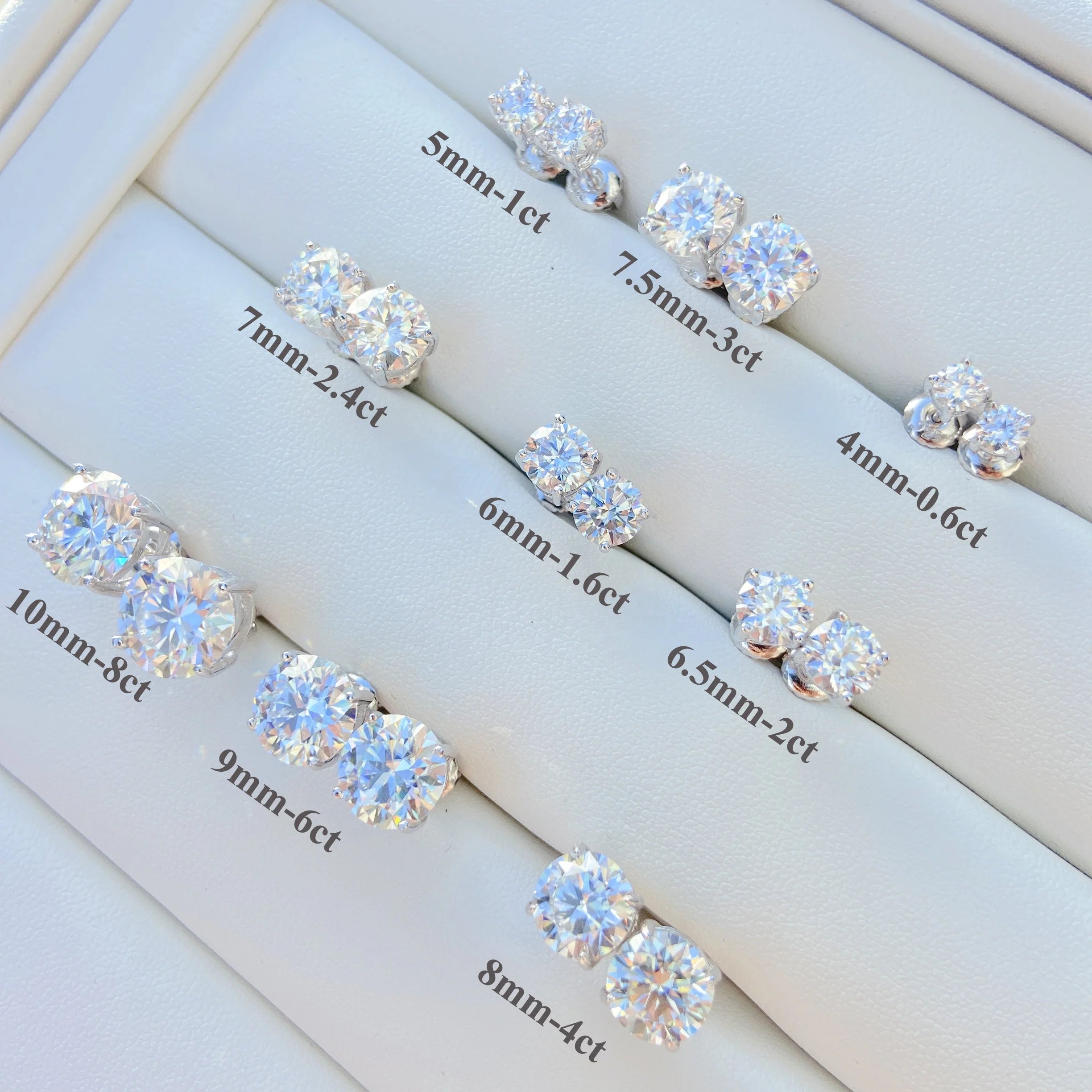 Luxury Cute Small Earrings Classic Design Four Claws Round VVS Moissanite Lab Diamond Sterling Silver 925 Stud Earrings