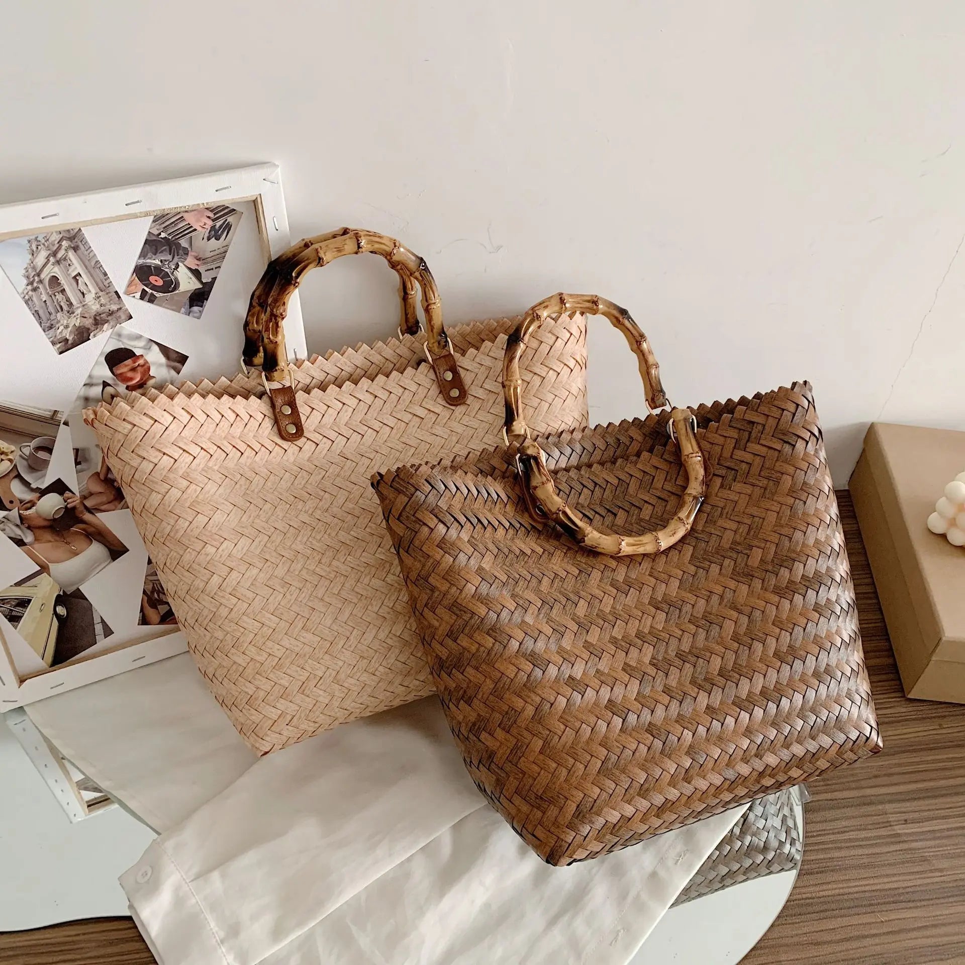 2023 Hot Sale New Vintage Imitate Seagrass Straw Basket Bag Plastic Tote Handbag Beach Bag for Women Lady Fashion Travel