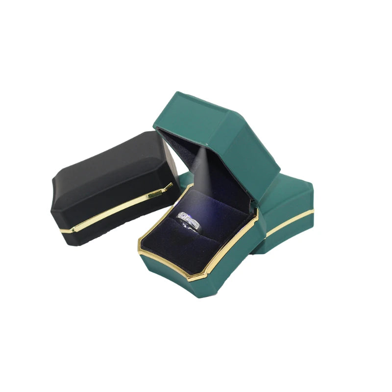 Dark Green Luxury Velvet Round Shape Snap Closure Custom Logo Wedding Ring Box Jewelry Packaging