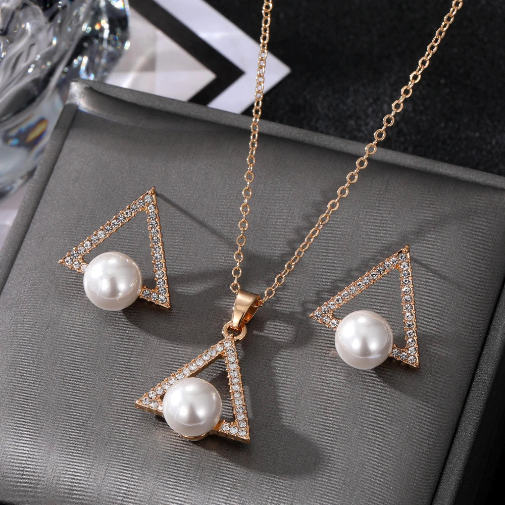 VKME New Fashion Triangle Pearl Necklace Earrings Jewelry Set for Women Jewelry Wholesale