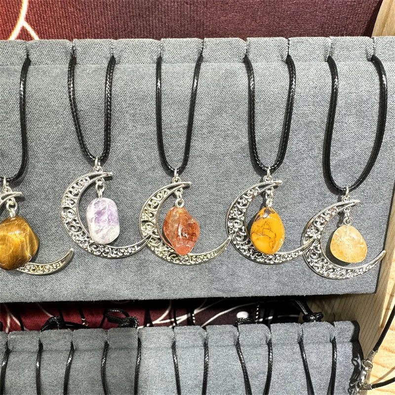 New Design Natural Crystal Jewellery Mixed Fashion Hollow Moon Gravel Pendant Necklace
