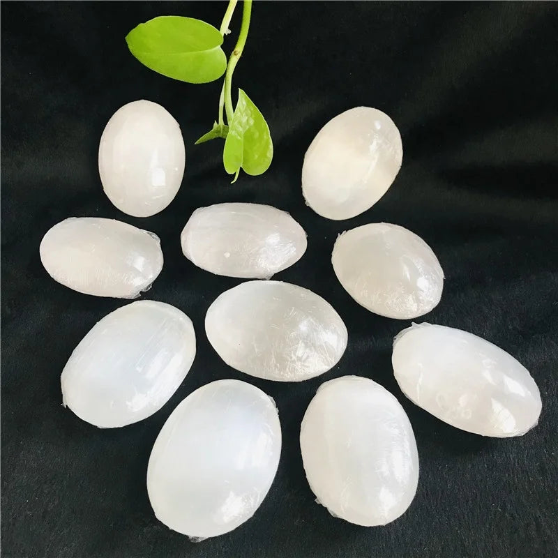 Natural Crystal Crafts Healing Selenite Pocket Stones 7cm White Selenite Palm Stones For Decoration