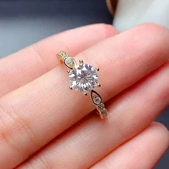 Huitan Wedding Romantic Jewelry Round Bling Bling Ring Women Girls Beautiful Carved Zircon Gold Dainty Ring