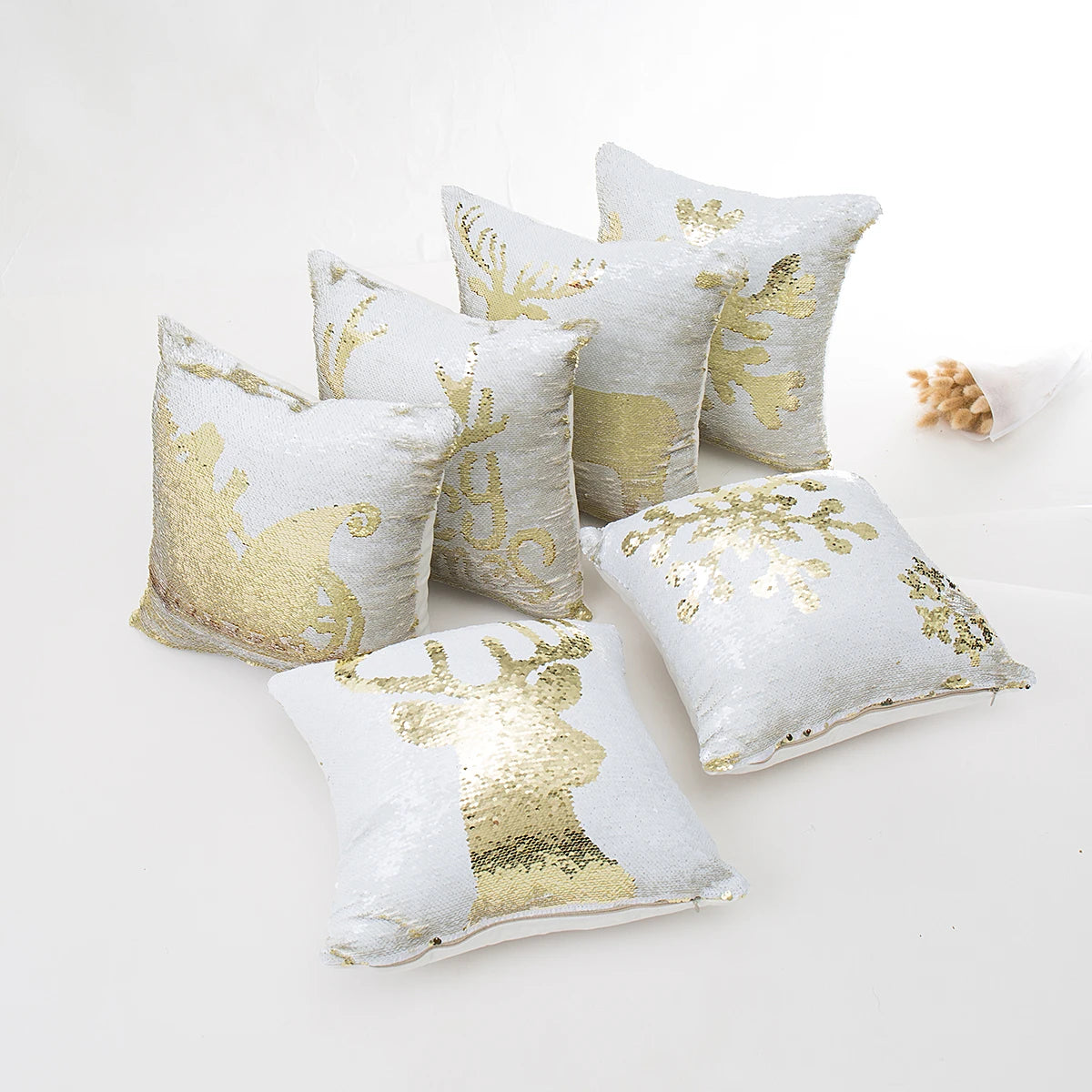 High Quality Home Decoration Sequin Throw Pillow Cover Gold Christmas Deer Pattern 45x45cm Cushion Cover