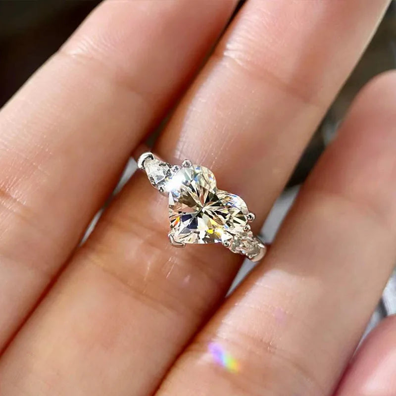 Luxury Heart-Shaped Design Crystal Zirconia Exquisite Silver-Plated Women's Wedding Ring