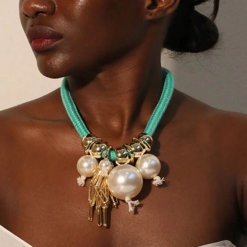 2025 New Styles Chunky Imitation Pearl Tassel Stylish Niche Design Pearl Necklace for Woman