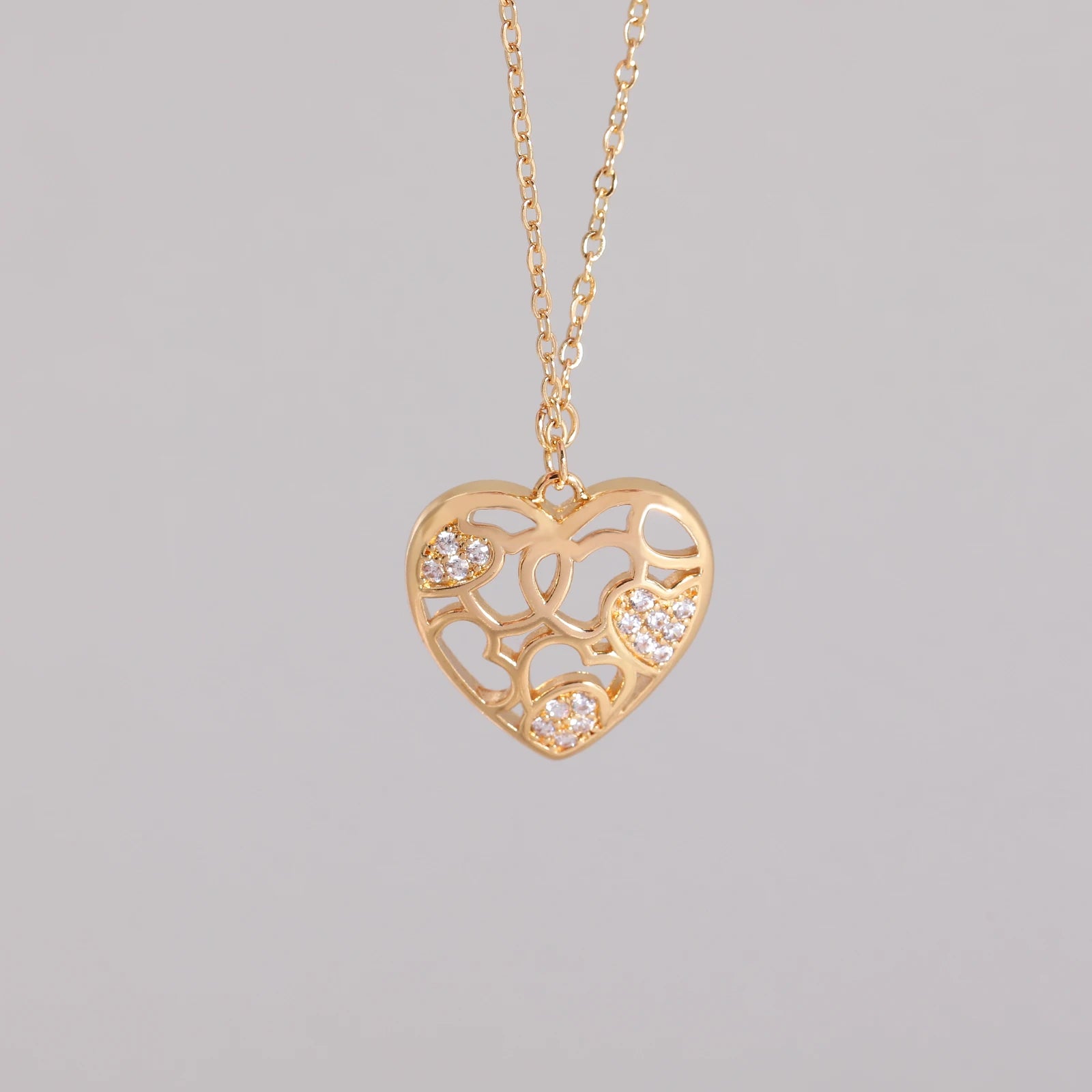 Brass Plated Gold Hollow Heart Necklace Manufacturers Wholesale Collarbone Chain Austrian High-grade Zirconia Pendant Necklace