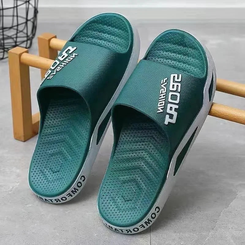 China Fashion Unisex PVC Slipper Comfortable Soft Summer Outdoor Sandals Washable Man Women Beach Style with Thick Feature