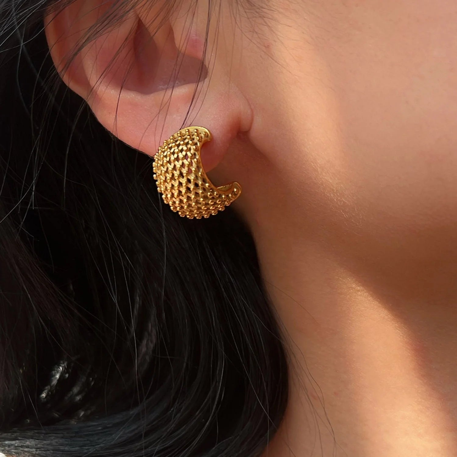 New 18K Plated Gold Fashion Jewelry Earrings Textured C Shape Rhombus Hollow Out Hoops Women Mesh Stainless Steel Hoop Earrings