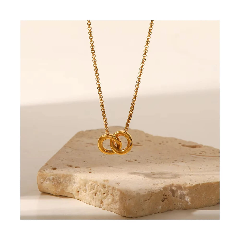 Trendy 18K Gold Plated Necklace Jewelry 2023 Stainless Steel Interlocking Plain Ring Pendant Necklace for Women Clavicle Chain