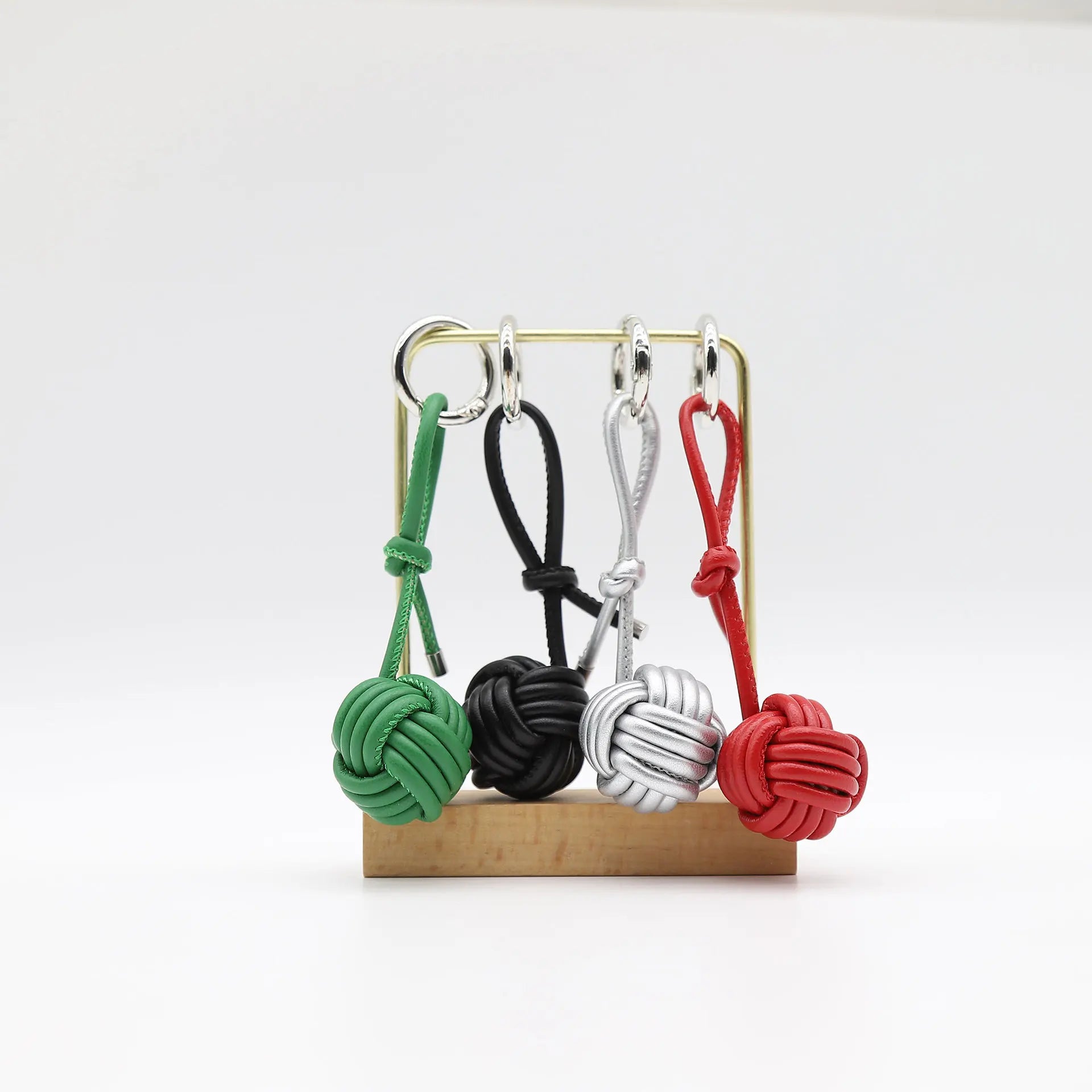 Genuine Leather Ball Keychain Retro Accessories Cute Round Shear Ball Keychains for Women Bag Charms Handwoven Globe Keychain