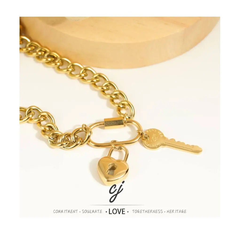Carline Jewelry Stainless Steel Trendy Love Heart Pendant Necklace 18K Gold Plated Pendant Necklace Custom for Women Girls