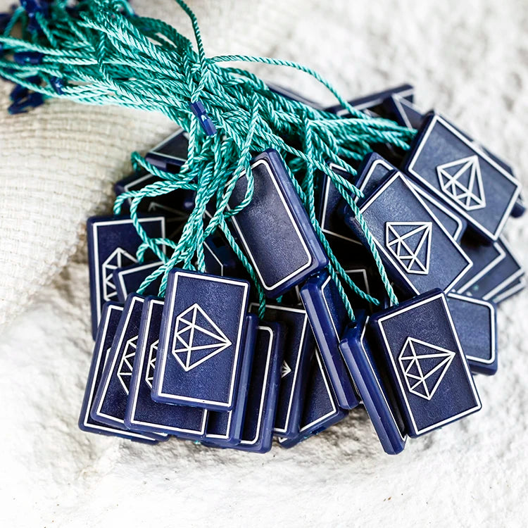 Custom Embossed Logo Eco-Friendly Clothing Tag Strings with Plastic & Nylon Materials for Garment Shoes Bags