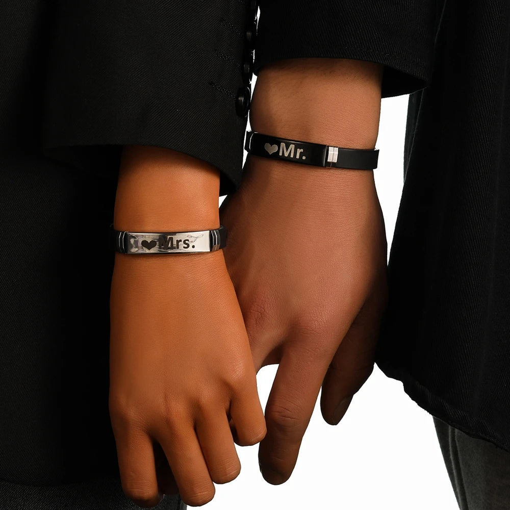 Hot Sale Love Heart Mr Mrs Engraved Silicone Wristband Bracelet Sets for Couples