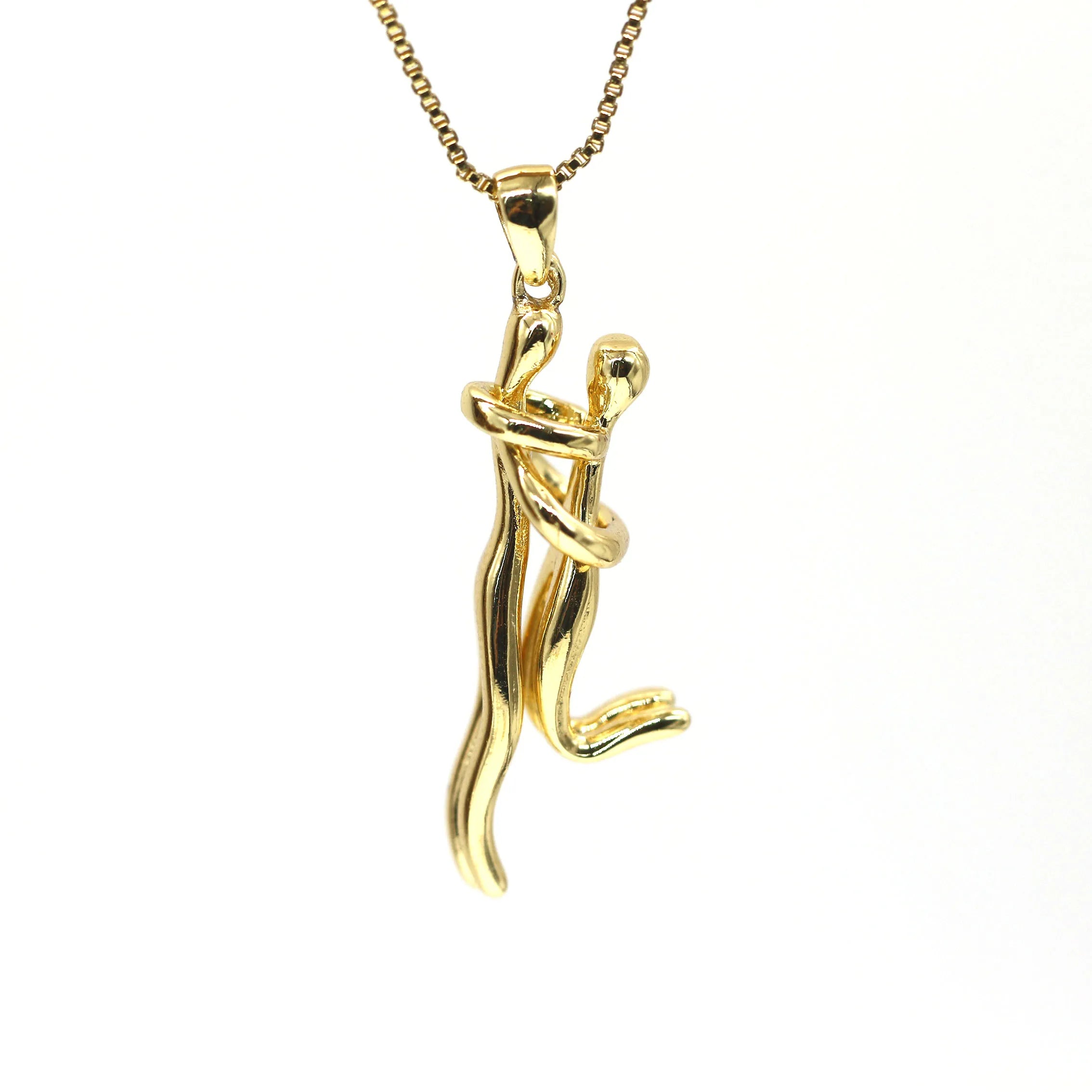 2026 Wholesale Fashion Jewelry Pendant Gold Plated 18K Plating Lovers Embrace Design Hug Pendants for Jewelry Making