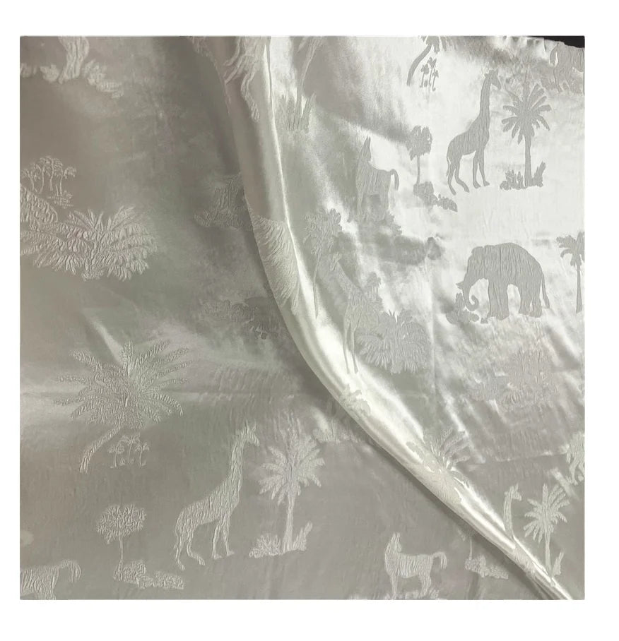 Silk Charmeuse Jacquard Fabric Breathable Eco-Friendly Organic Stretchable/Elastic for Girls' Dressing Wedding Sleepwear