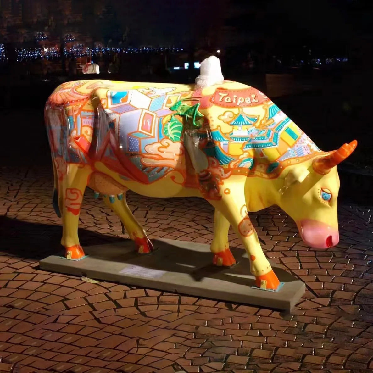 Hot Sale Farm Safari Animals Large Resin Fiberglass Cow Statue Sculpture Figure for Sale