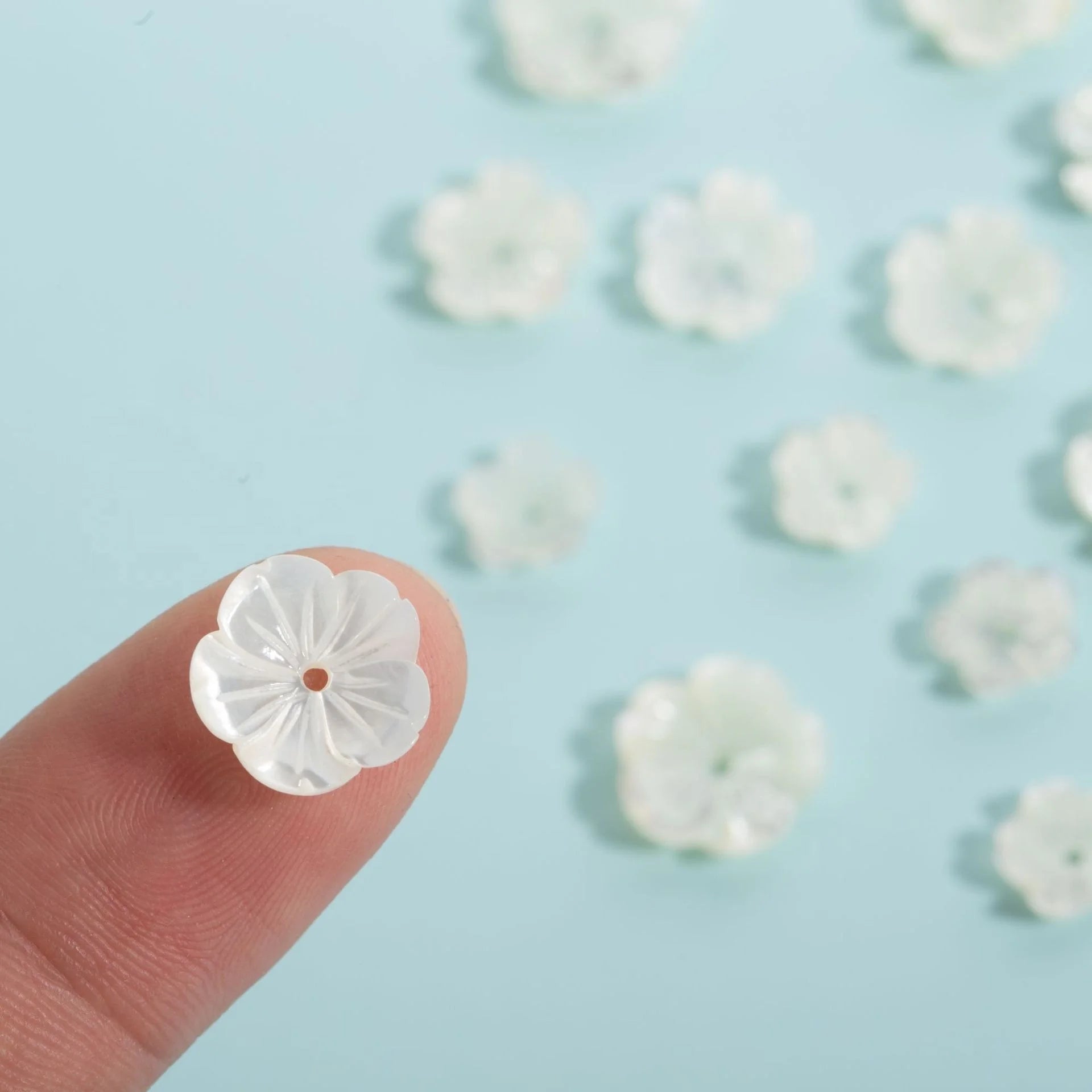 Cheap Mop Seashell Flowers Carved 5 Petals Mother of Pearls Flower 8mm 10mm 12mm Hand Carved Shell Flower Bead