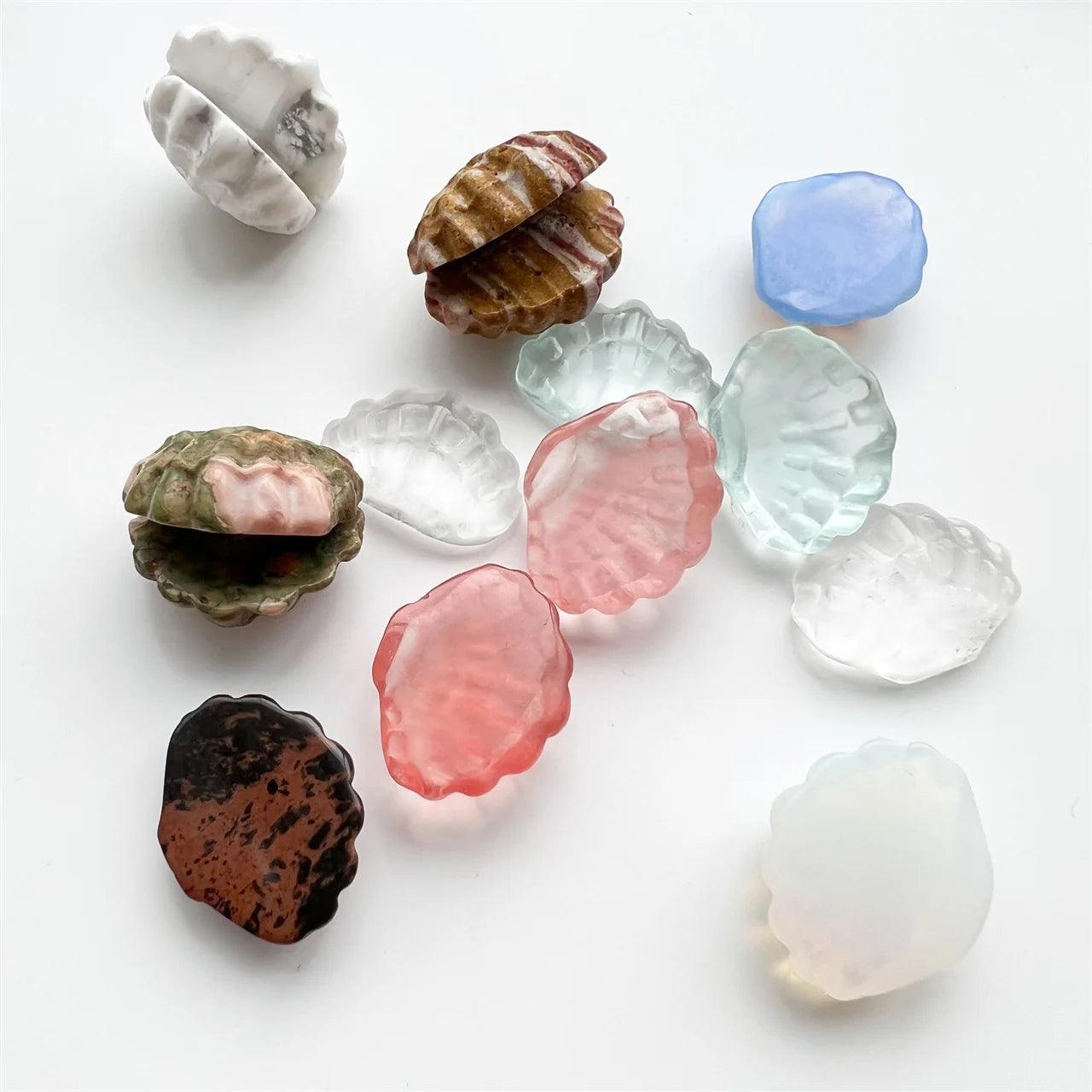 Crystal Shell  3cm Fluorite Healing Stone Different Materials Quartz Shell Carving for Decoration