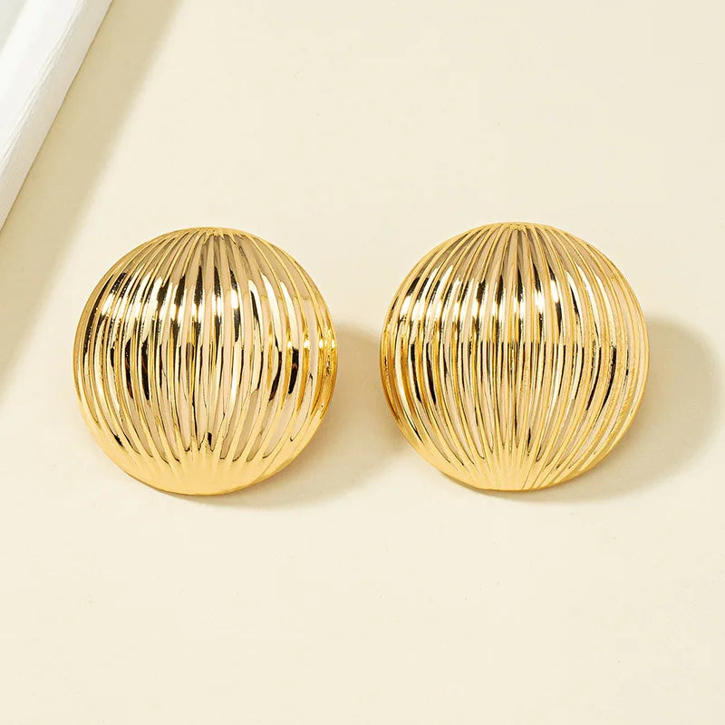 2023 New Arrival Fashion Round Metal Earrings New Punk Retro Fashion Round Hammered Stud Earrings Accessories Wholesale