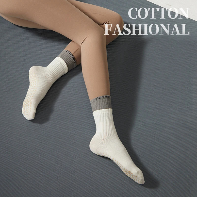 Custom Yoga Socks Cotton Dispenser Middle Tube Anti Slip Double Deck Professional Jacquard Fitness Pilates Socks Winter