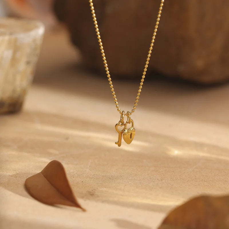 Creative Key Heart Locks Pendant Necklaces Gold Stainless Steel Necklaces Fashion Jewelry Gifts