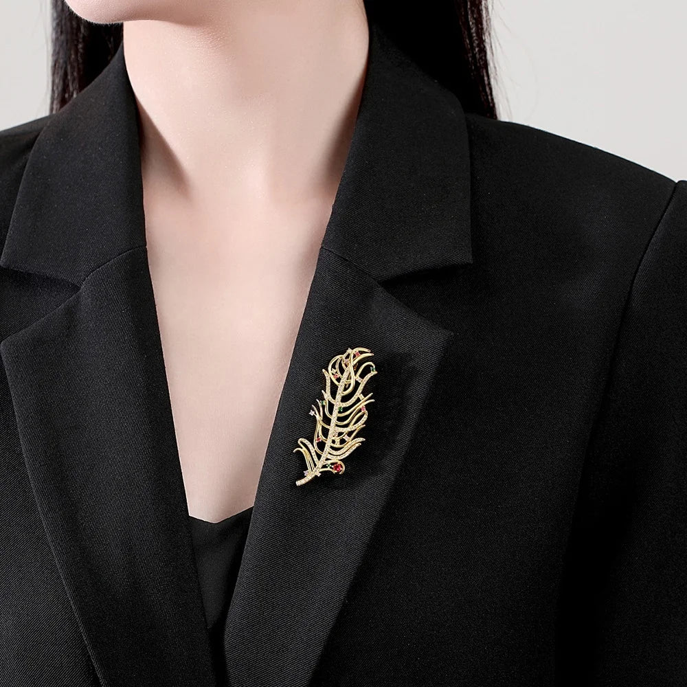 Luxury Individuality Elegant Feather Brooch Women Zircon Lapel Pin Ladies Bling CZ Breastpin Wedding Birthday Gift Party Jewelry