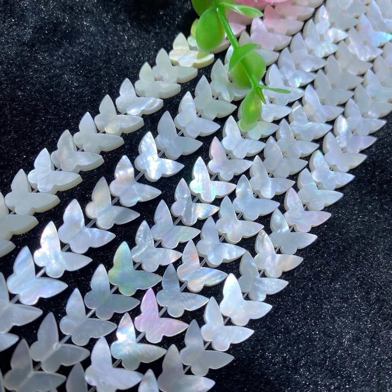 Natural White Mother of Pearl Butterfly Shell Charm DIY Beads Straight Hole Lightweight Multi-Use Jewelry Accessories 7x10mm