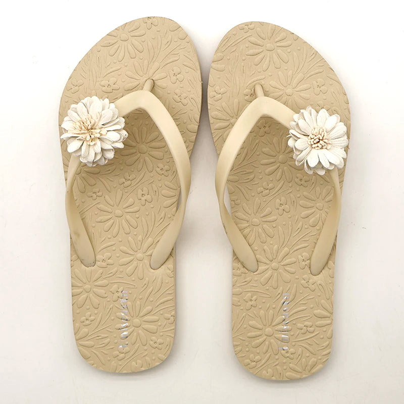 Hot Summer Sales Women's Lightweight Flat Flip Flops  Embossed  Rubber Beach Slippers with Floral Decoration for Beach Pool Use
