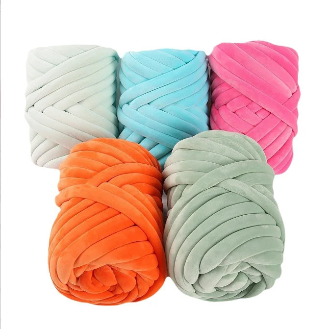 Wholesale 500g 2cm Polyester Velvet Hand Knitted Soft Giant Chunky Tube Yarn for Blanket