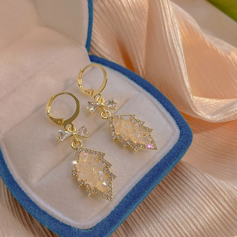Unique Crystal Leaf Buckle Earrings Light Luxury Ear Drop Women Rhinestone Earring 925 Silver Needle Crystal Earring