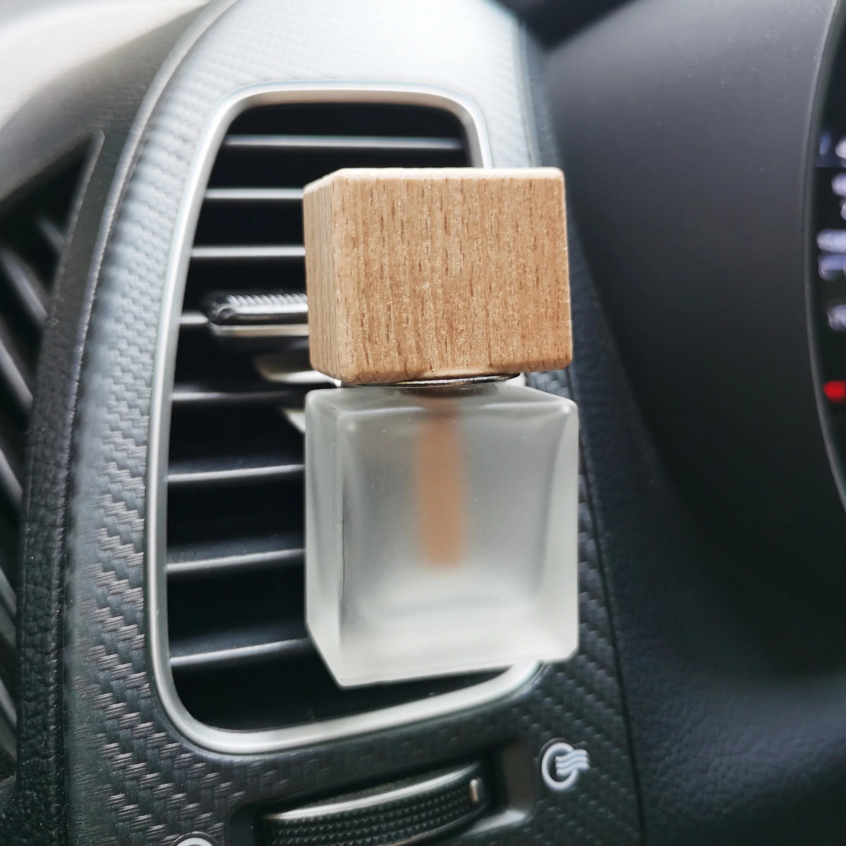 8ML Frosted Bottle Car Air Freshener Auto Outlet Perfume Essential Oil Container With Vent Clip Car Reed Diffuser Glass Bottle MegaBDM