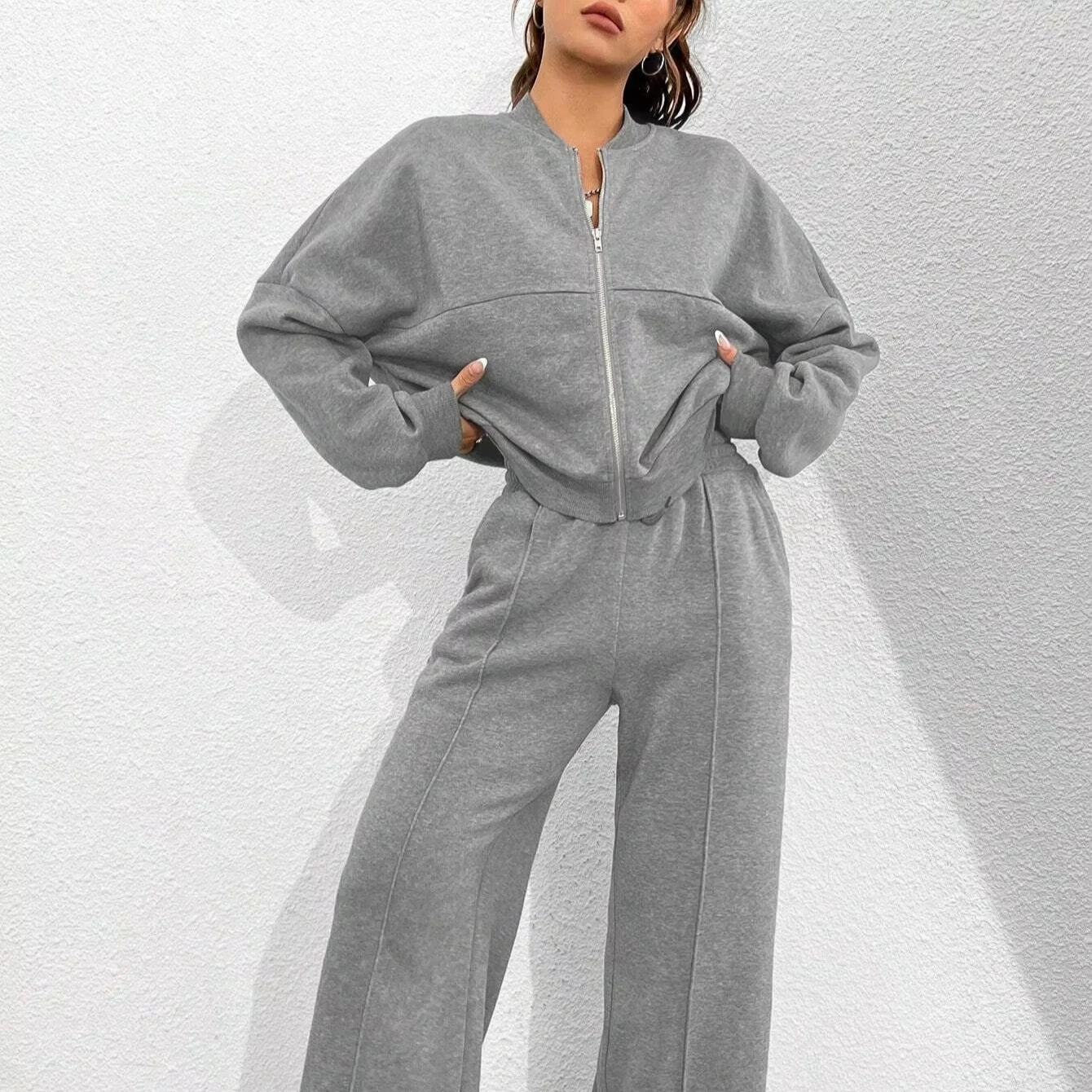 Wholesale Custom Women's Zip-Up Sweatshirt and Pants Set Fashion Casual 2-Piece Sweatsuits Windproof and Breathable for Winter