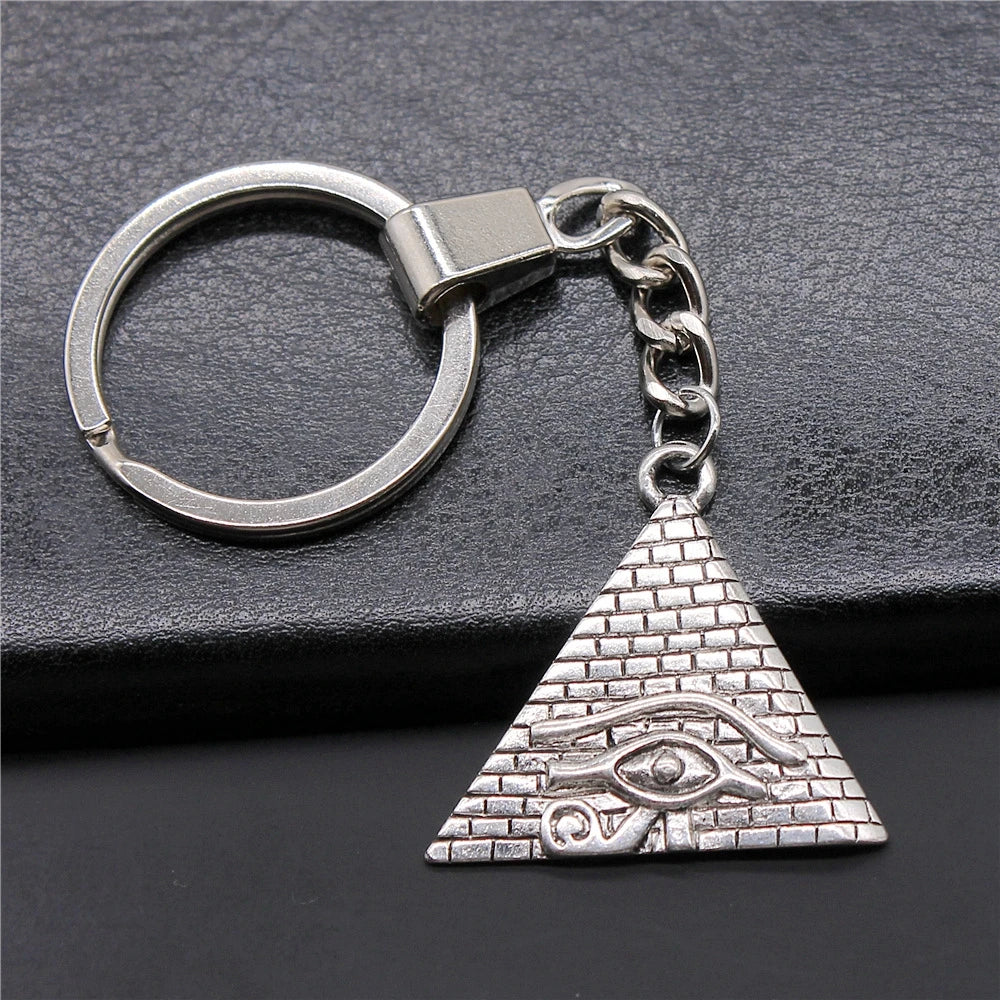 30x32mm Antique Silver Plated Antique Bronze Plated Zinc Alloy Pyramid the Eye of Horus Keychain for Gift P2-ABD-C13390