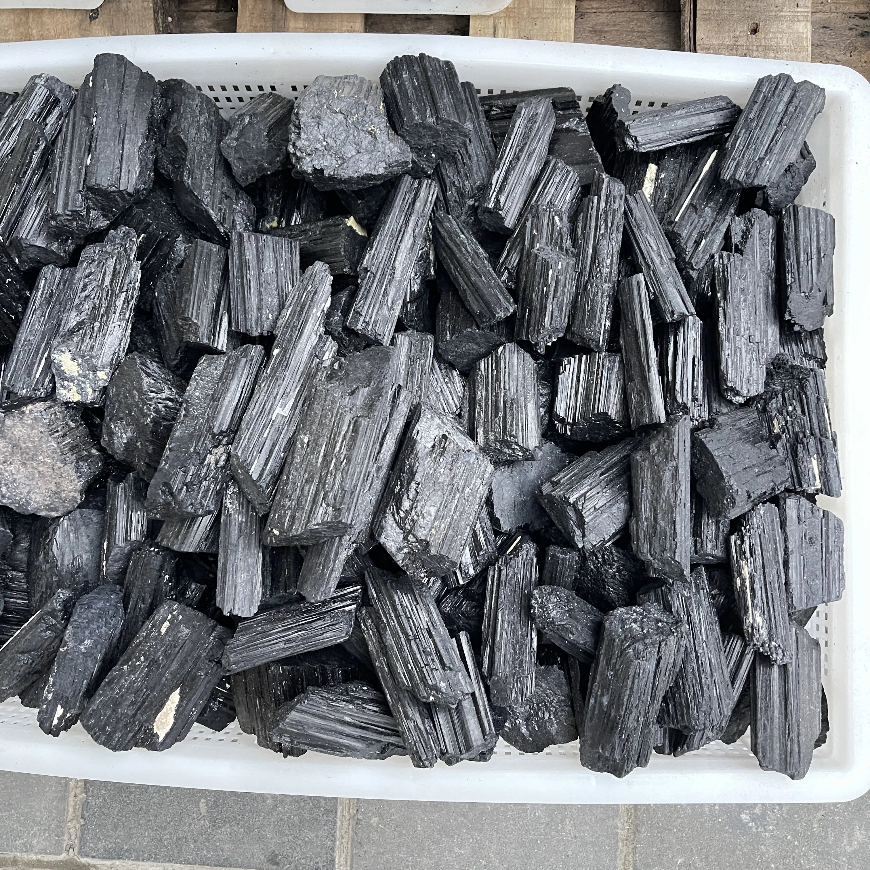 Wholesale Natural Raw Black Tourmaline Rough Stone for Healing