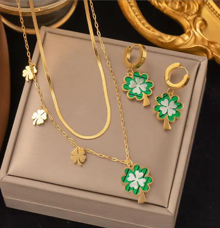 3 PCS Gold Plated Jewelry Sets Trendy Pendant Necklace Clavicle Chain Fashion Stainless Steel Clover Pendant Engagement Earrings