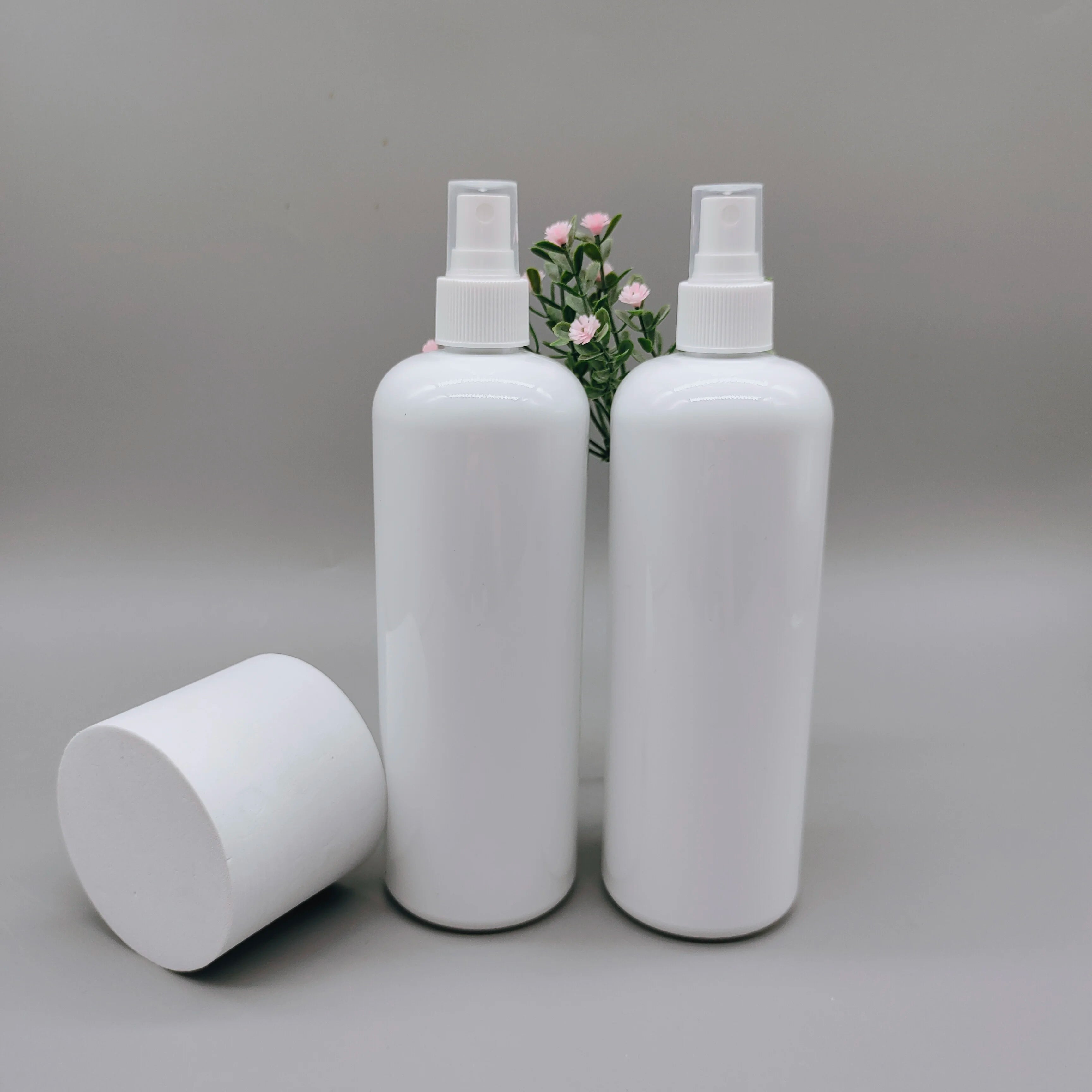 Customized Logo 500ml PET Plastic Bottle with Pump Sprayer and Screen Printing for Shampoo & Lotion