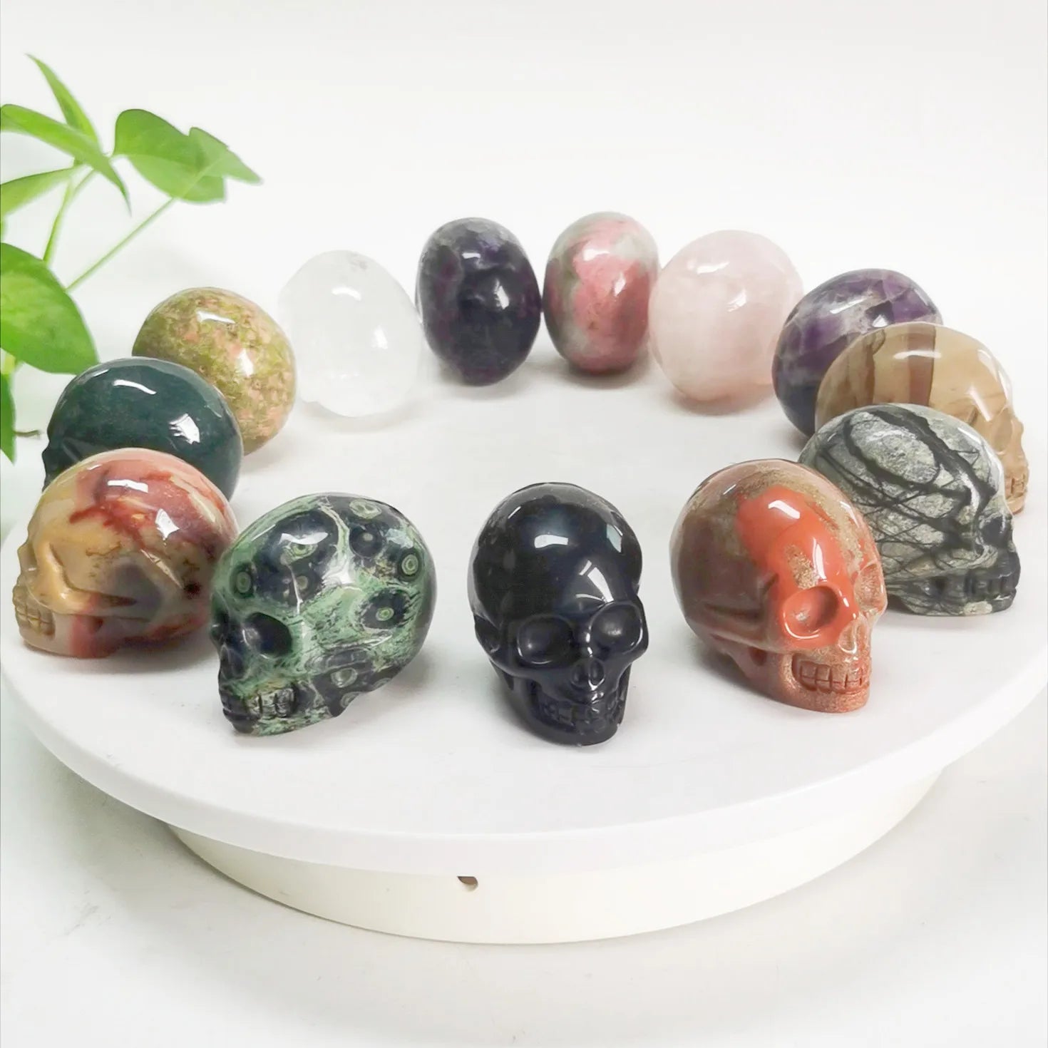 Wholesale 2 Inch Carved Healing Crystal Quartz Skull Exquisite Design Small Size Crafted Stone Crystal Skull for Decoration