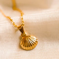 Dainty Gold Shell Necklace Sea Theme Jewelry Pendant Necklace Stainless Steel Boho Seashell Necklaces for Women Girls