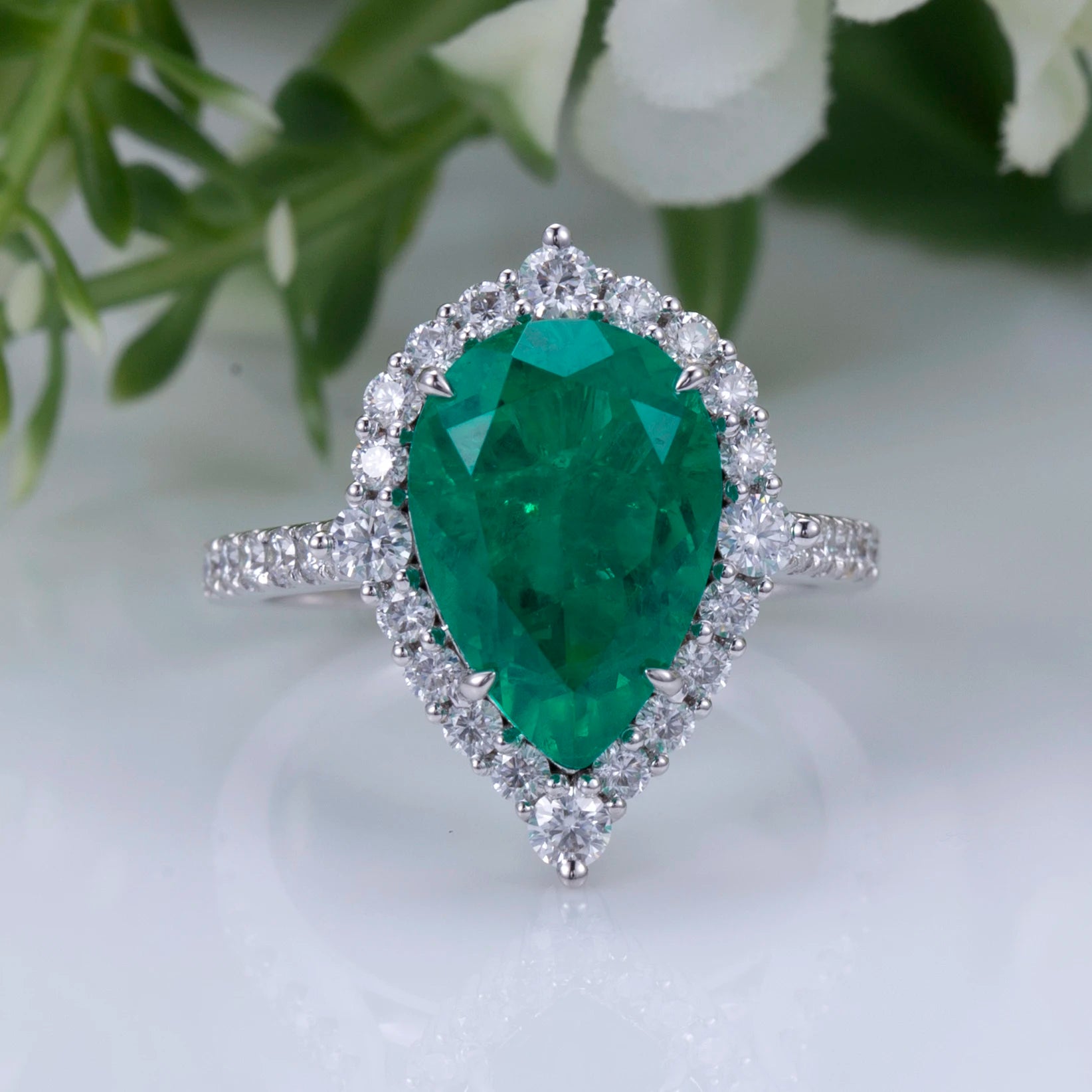 Messi Jewelry MSR-1186 18k Gold Pear Cut Lab Grown Colombia Emerald Engagement Ring Classic Style