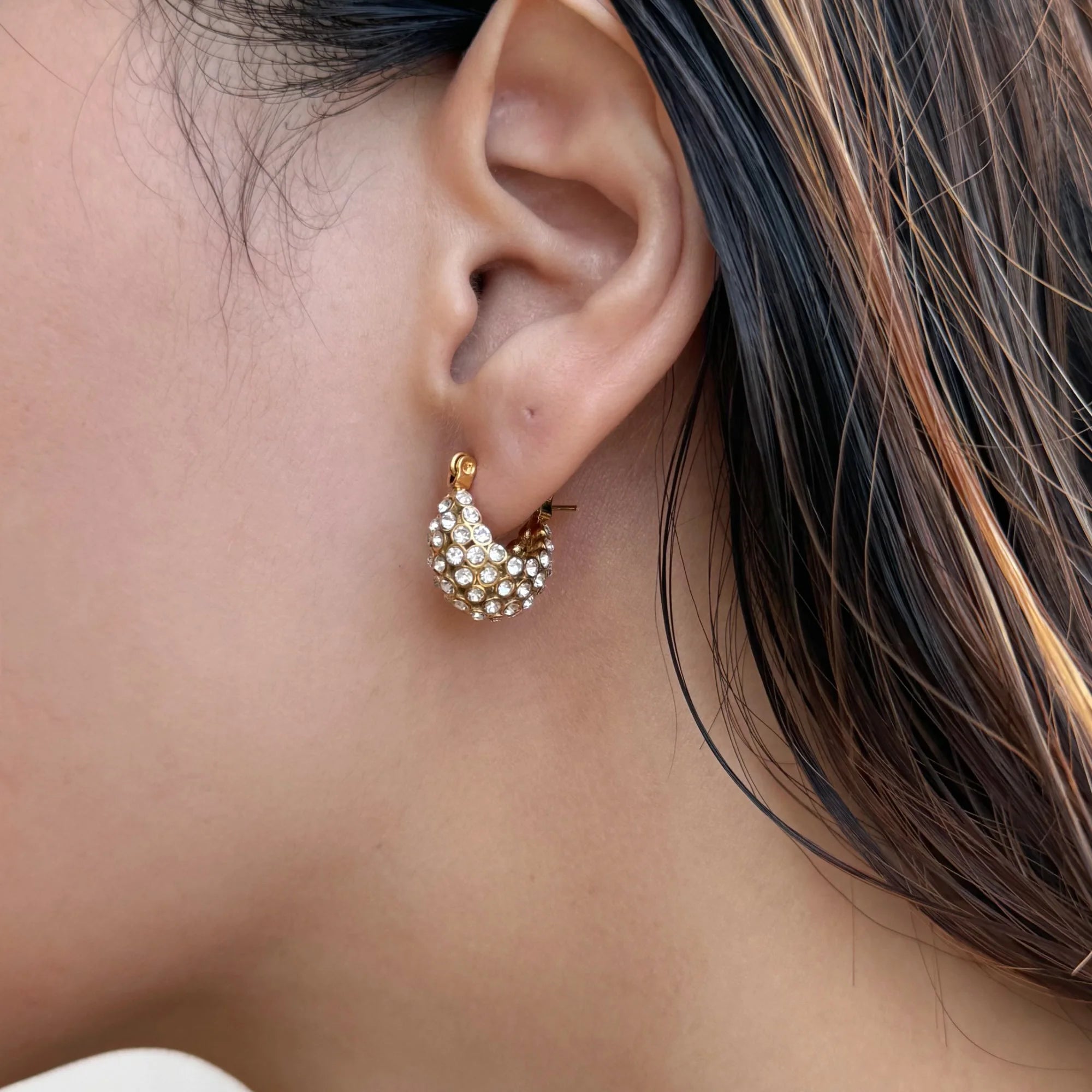 Dazan NEW HOT 18k Gold Plated Hypoallergenic Stainless Steel Bohemia Iced Out Zircon U Huggie Fancy Jewellery for Earrings